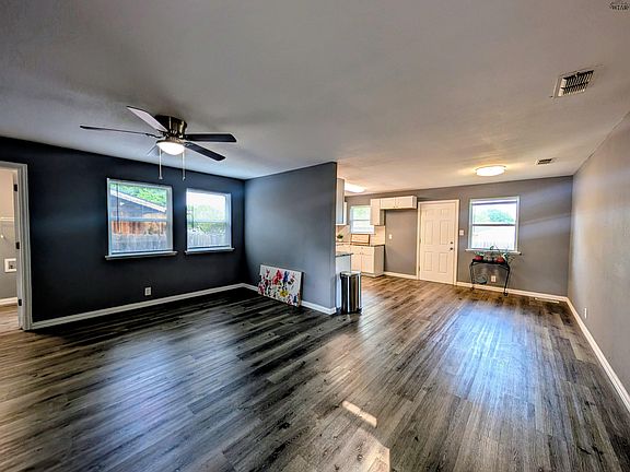 4th image of 4663 Mistletoe Dr