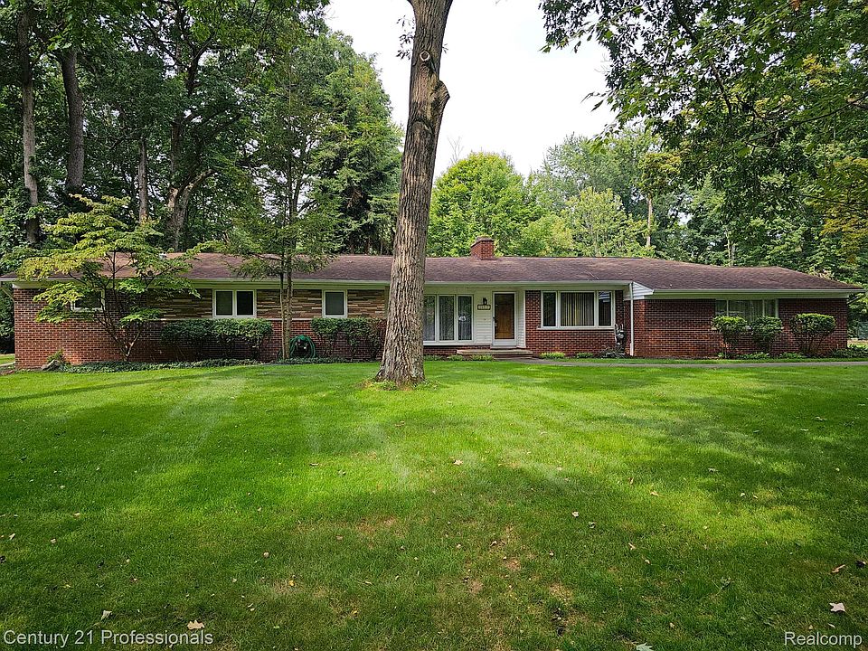 1st image of 32517 W Haverford Dr