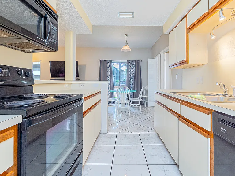 210 Oak Bay St #403 — Photo 10