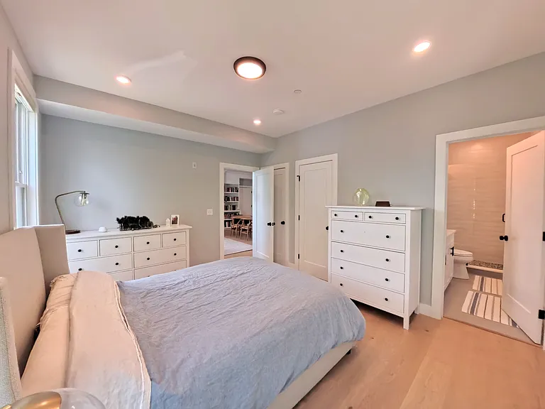 113 Beacon St — Photo 9