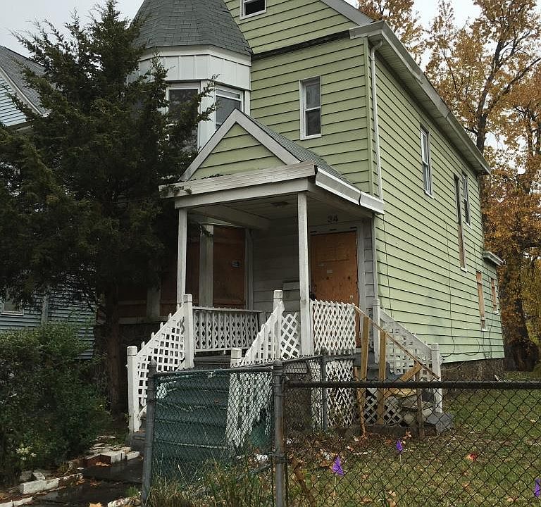 1st image of 34 William St