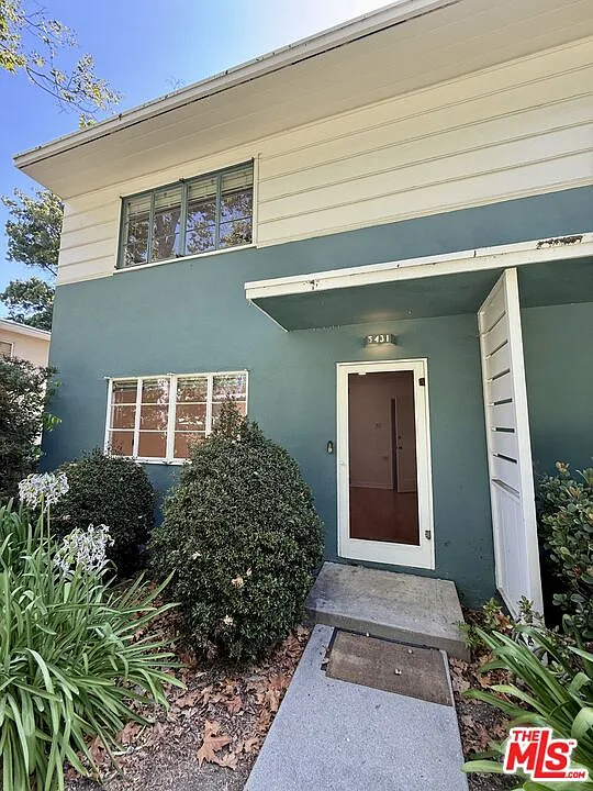 2 bed, 1.0 bath, 1100 sqft, $4,100 — Photo 2