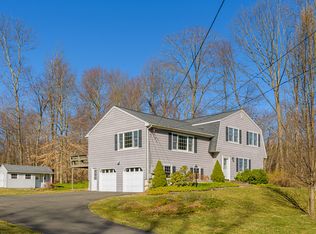 23 Powder Horn Hl, Brookfield, CT 06804