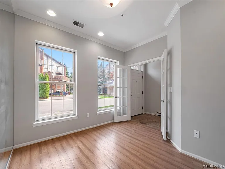 502 Graten St — Photo 24