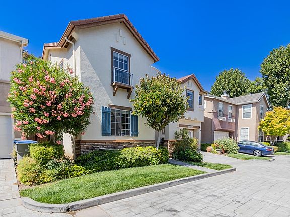 2nd image of 2905 Rubino Cir
