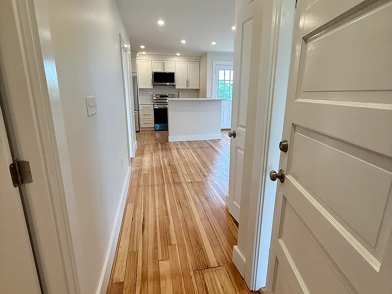 33-35 Leach St #3 — Photo 8