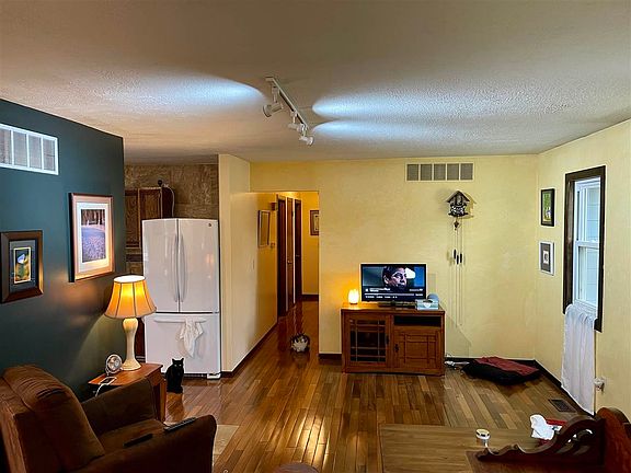 3rd image of 111 Tanglewood Dr