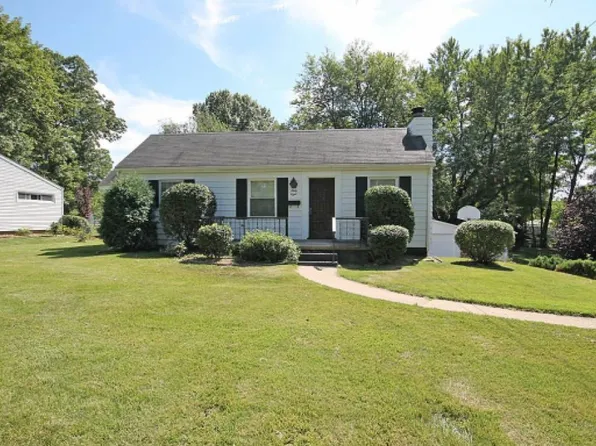 68 N Country Club Rd, Decatur, IL 62521