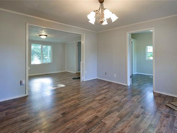 3rd image of 407 S Clarke Ave