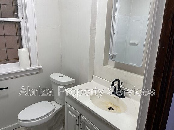 4th image of 3954 Lexington Ave #2F