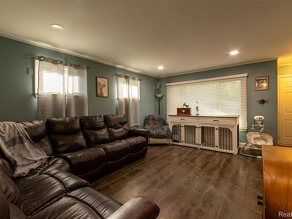 5th image of 20743 Powers Ave