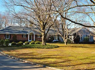 26 Messenger Ln, Port Washington, NY 11050