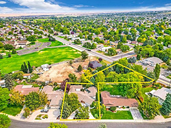 2nd image of 2155 Hillcrest Dr