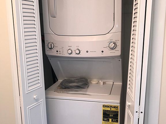 4th image of 136 N Chestnut St APT 2C