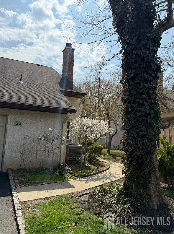 3 bed, 2.5 bath, 2216 sqft, $3,600 — Photo 2