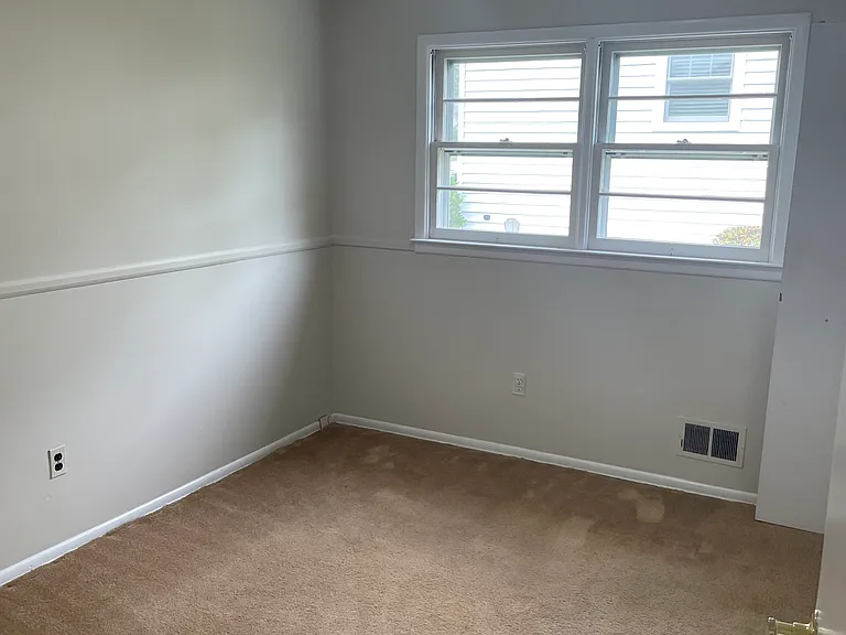 887 Royal Ln — Photo 13