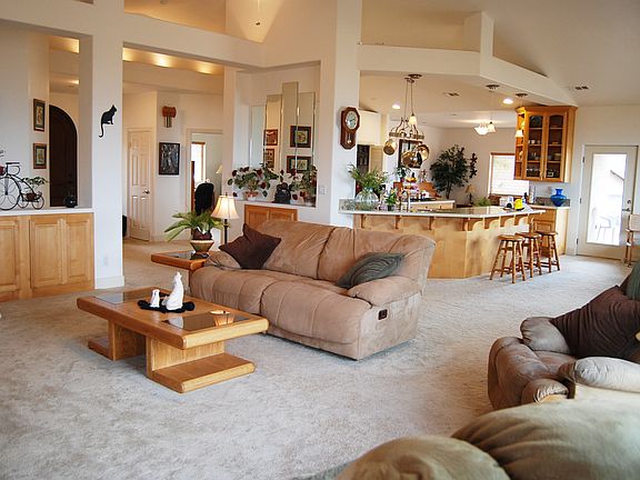 Living Room / Kitchen