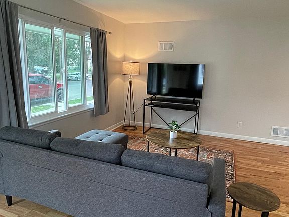 5th image of 1013 4th St W #1
