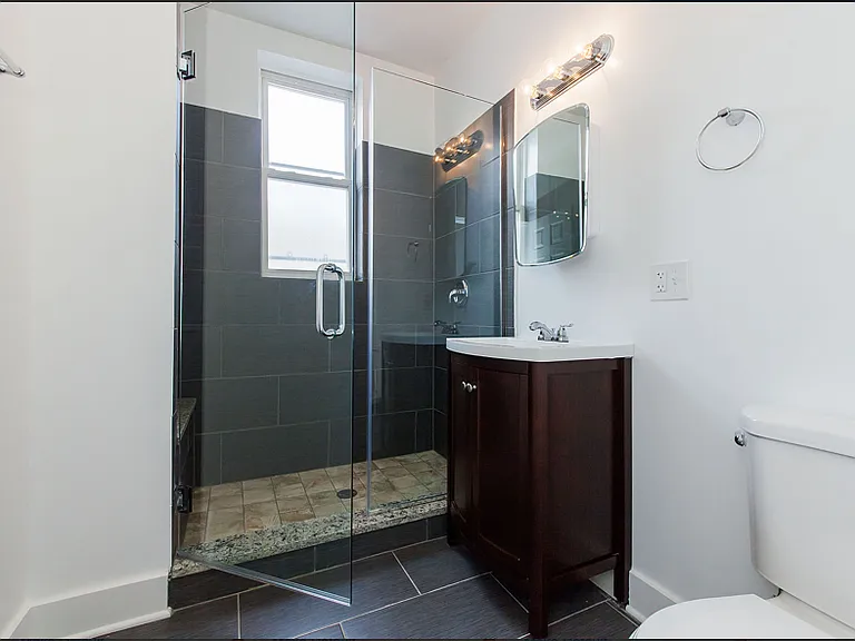 1625 N Claremont Ave #2R — Photo 4
