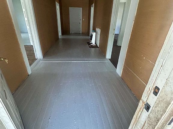 3rd image of 609 N Pinckney St