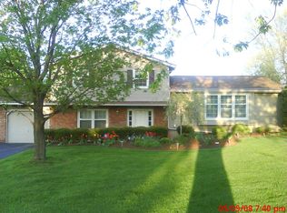 4 Candlewood Dr, Pittsford, NY 14534