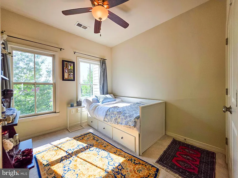 729 N Alfred St — Photo 17