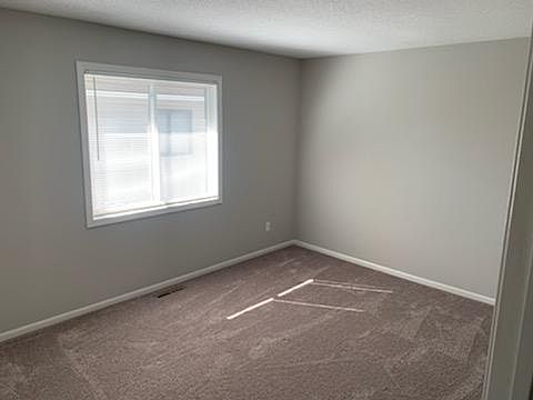 5th image of 3292 Greenbrier St