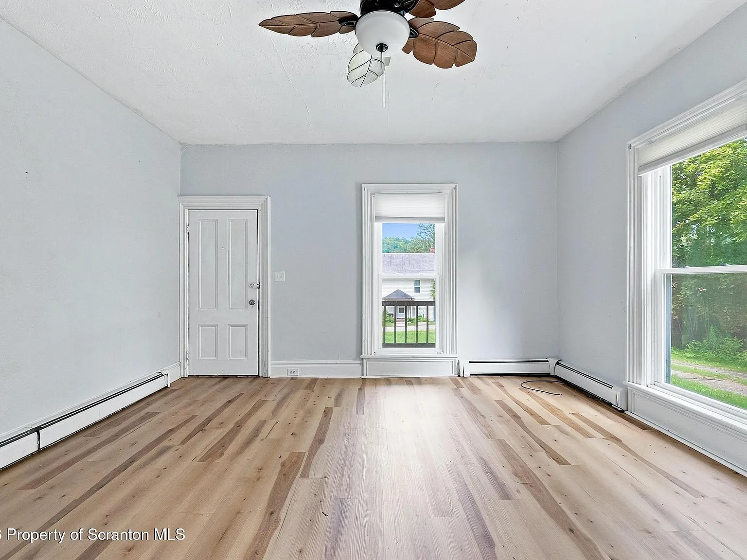 3 bed, 1.0 bath, 920 sqft, $1,195 — Photo 4