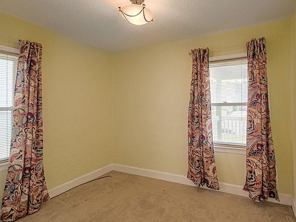 5th image of 1216 Everett Ave
