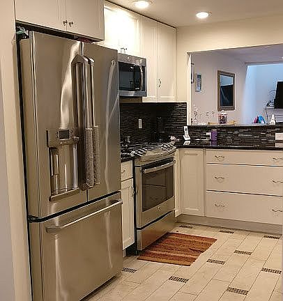 2nd image of 7 Hawthorne Vlg APT B