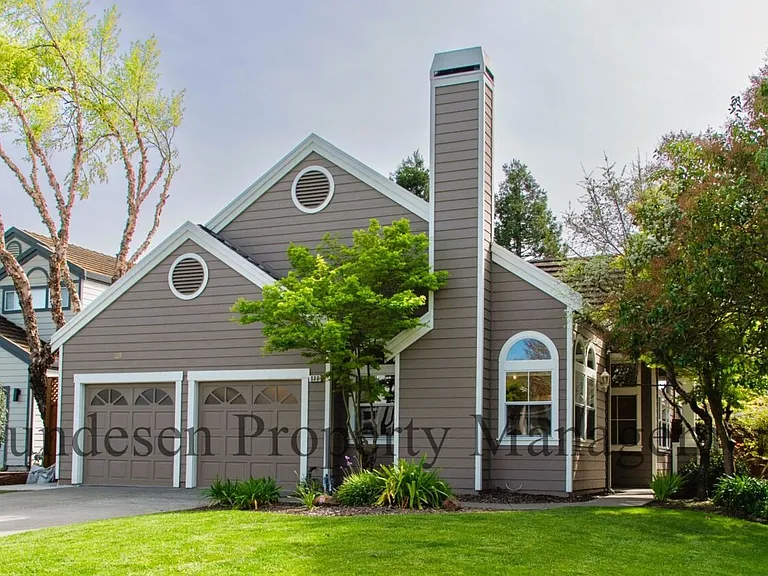 806 Wine Ct — Photo 1