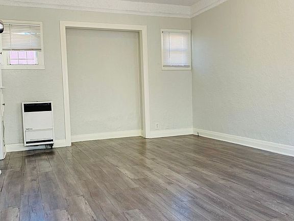5th image of 727 W 74th St #7616810