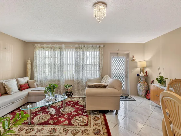 1069 Cornwall D #D, Boca Raton, FL 33434