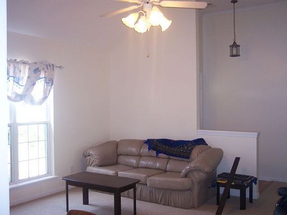 3rd image of 207 Tyson Glen Dr
