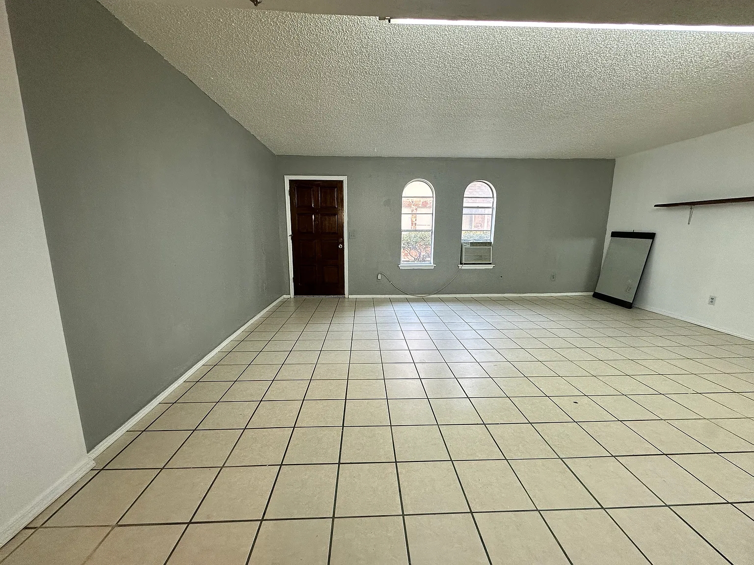 926 Greenvale Rd — Photo 2