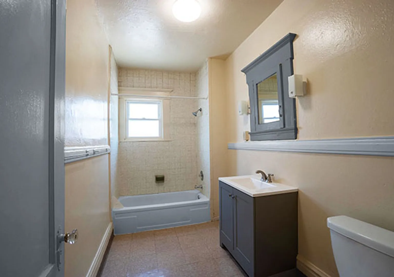 706 Euclid Ave - Available 6/1/27 - 5 Bedroom House — Photo 4