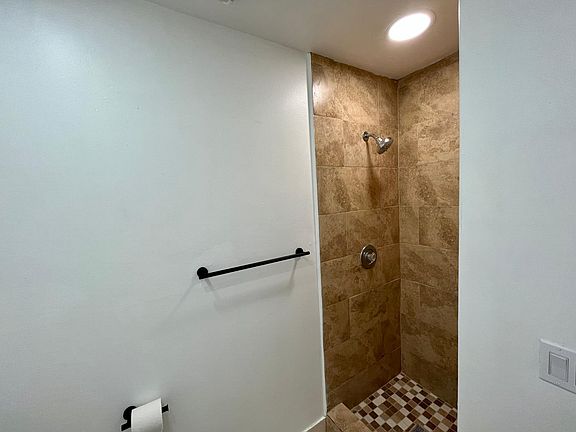 5th image of 6010 NW 172nd Ln #24-8