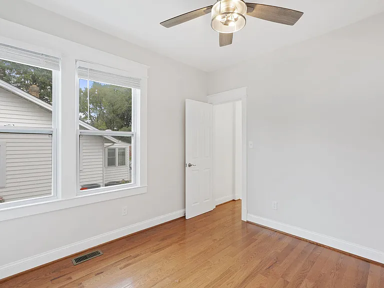 6011 44th Ave — Photo 21