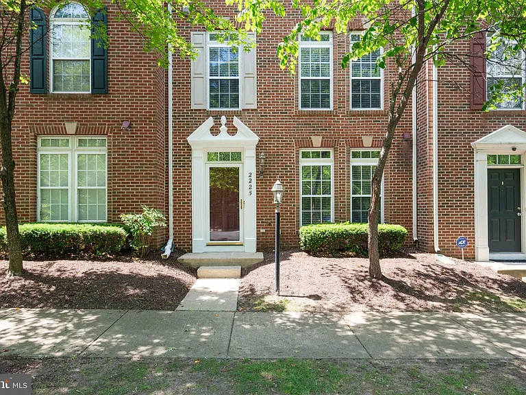 2225 Potomac Club Pkwy — Photo 1