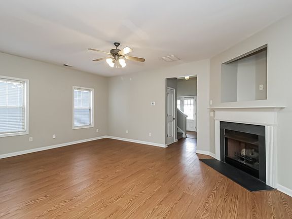 5th image of 34 Samuel Way NW