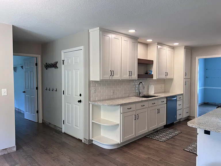 1503 Twin Lakes Dr — Photo 3