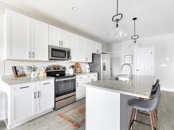 1301 Stoney Ridge Blvd #208, Forest, VA 24551