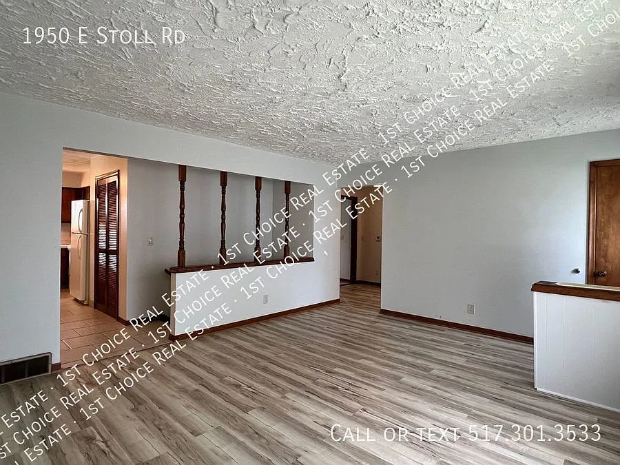 Great 3-Bdr 1-Bth Duplex W/ Garage In Dewitt Twp — Photo 2