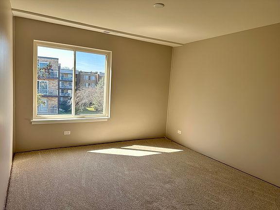 5th image of 909 E Kenilworth Ave Unit 420