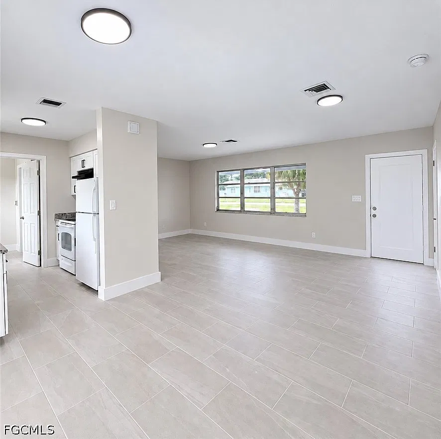 3 bed, 2.0 bath, 1173 sqft, $1,595 — Photo 3