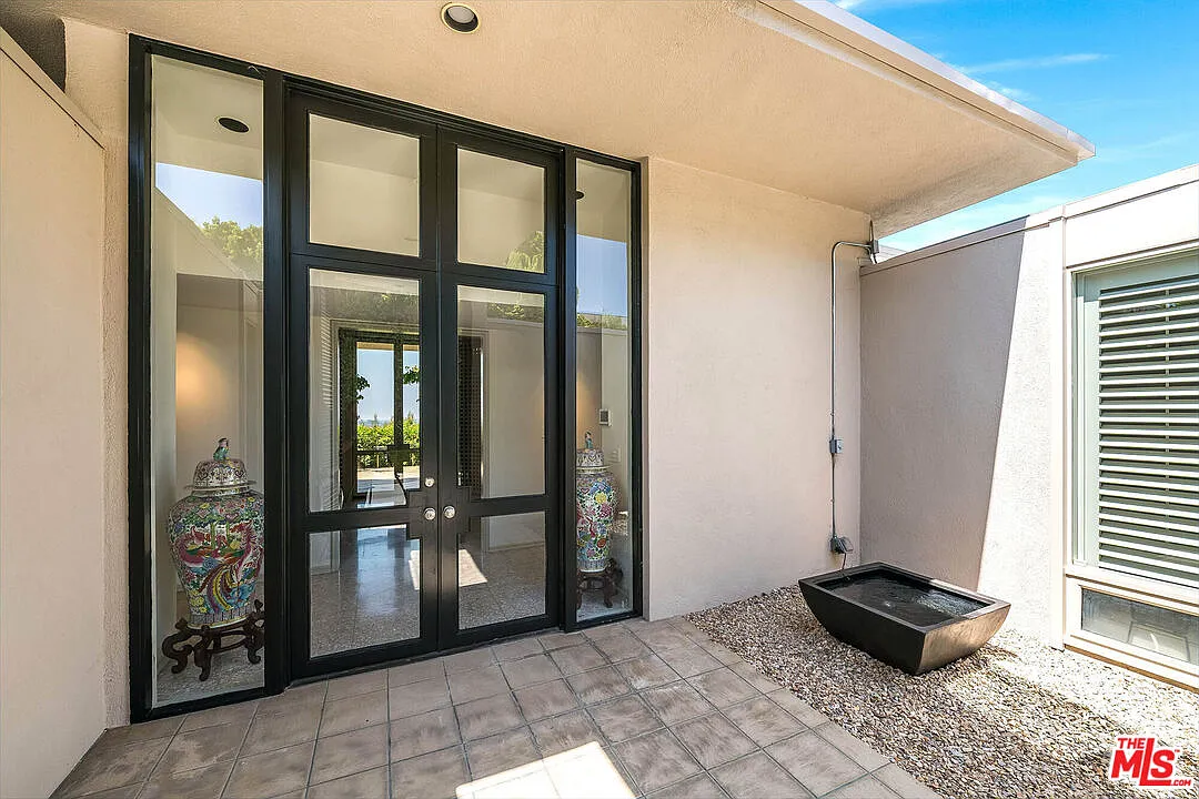 4 bed, 4.5 bath, 3862 sqft, $22,500 — Photo 3