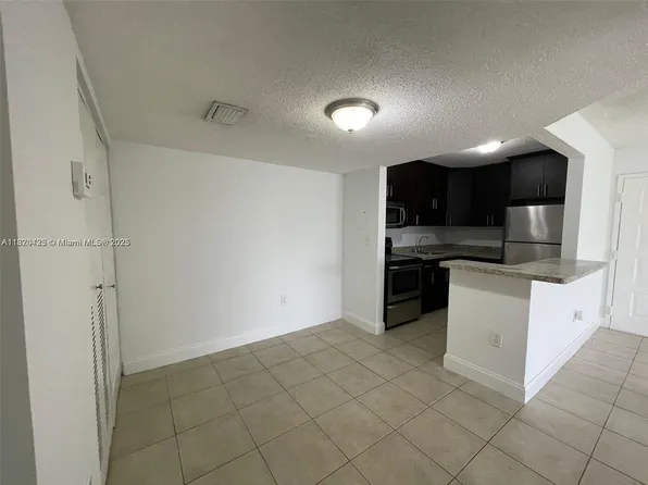 7100 NW 179th St APT 111, Hialeah, FL 33015