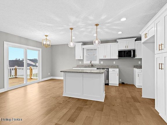 2nd image of 605 Ashwood Ave