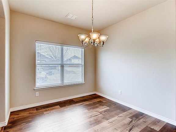 4th image of 1400 Hawk Valley Dr