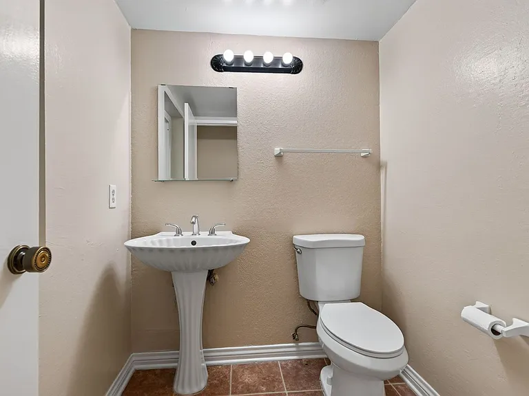 5245 Wainwright Ct — Photo 15
